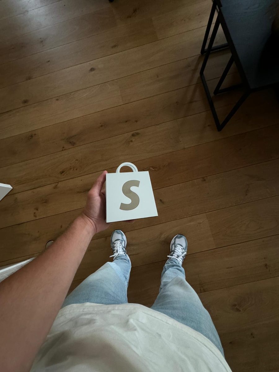 Roman houdt de Shopify award vast